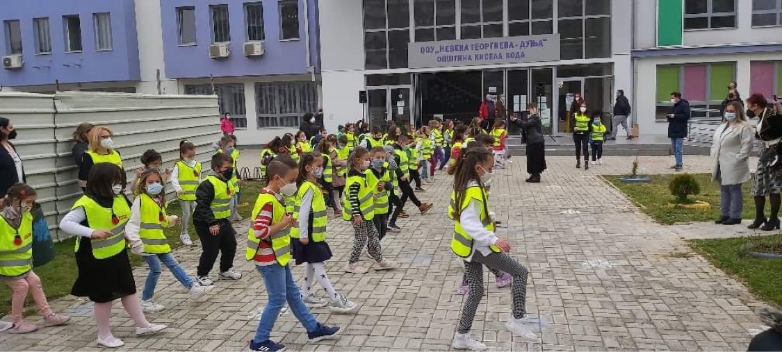 Внимавајте на децата во сообраќајот! – е предизвикот и пораката  која  преку игра ја испраќаат децата до возачите!
